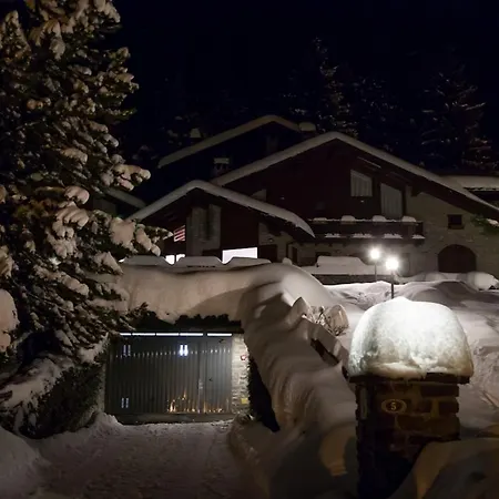 Courmayeur Monte Bianco Chalet *